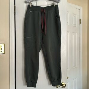 Figs Zamora joggers in Bonsai